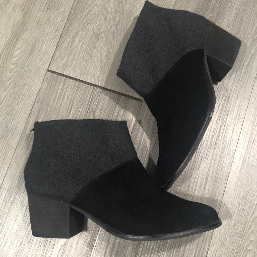 Toms Leila Black & Gray Wool & Suede Ankle Boots       size 9